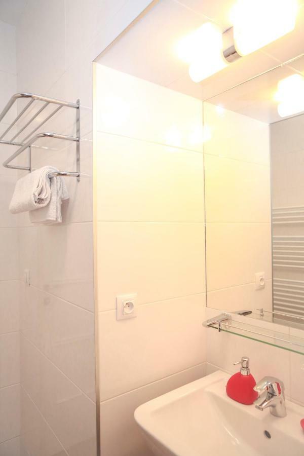 פראג Stylish Apartment A Few Steps From Metro מראה חיצוני תמונה