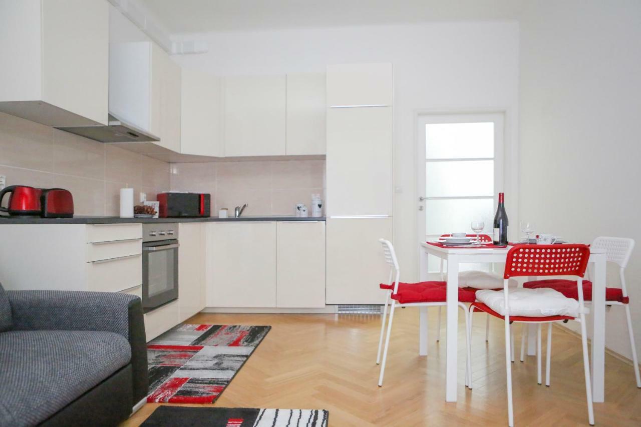 פראג Stylish Apartment A Few Steps From Metro מראה חיצוני תמונה