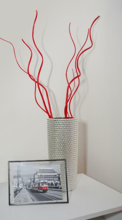 פראג Stylish Apartment A Few Steps From Metro מראה חיצוני תמונה