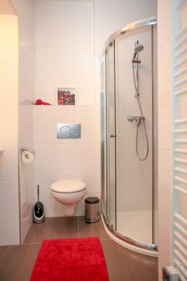 פראג Stylish Apartment A Few Steps From Metro מראה חיצוני תמונה